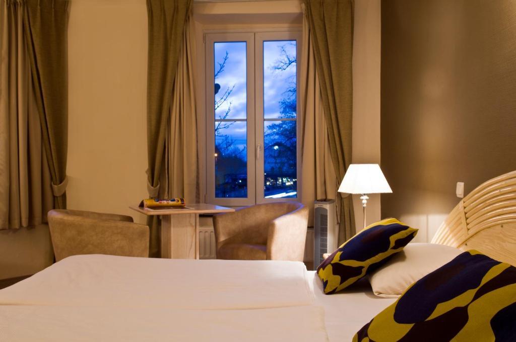 Hotel Grenier Des Grottes Han-sur-Lesse Rum bild