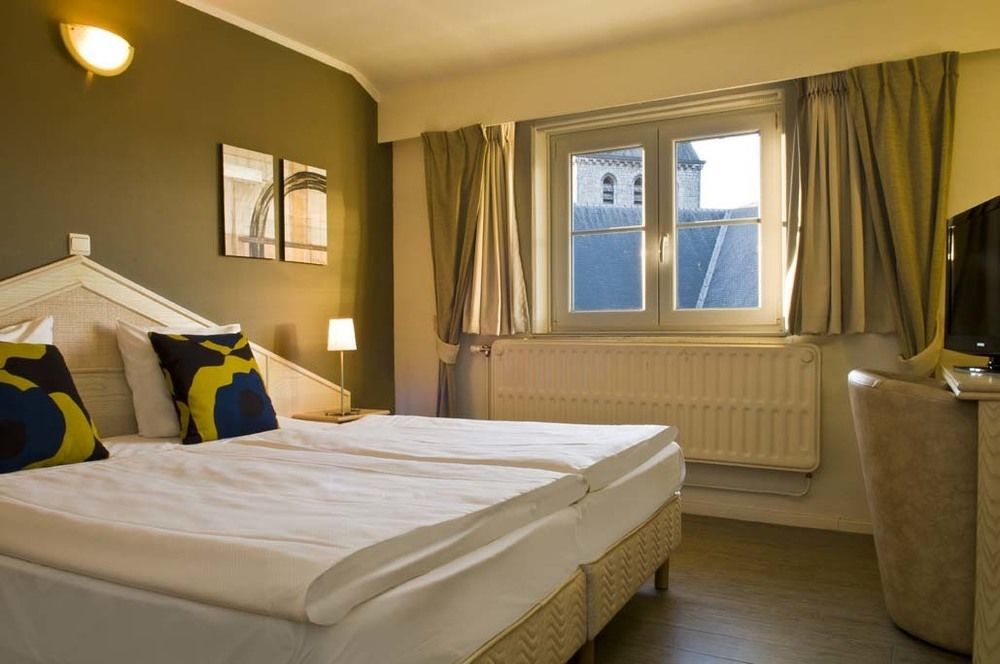 Hotel Grenier Des Grottes Han-sur-Lesse Exteriör bild